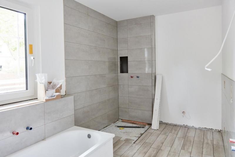 Robinetterie, baignoire douche et tuyauterie, ce qu'implique une salle de bains cl&eacute; en main &agrave; &Eacute;pernay