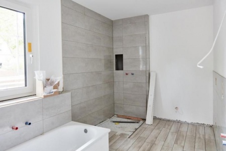 Robinetterie, baignoire douche et tuyauterie, ce qu'implique une salle de bains cl&eacute; en main &agrave; &Eacute;pernay